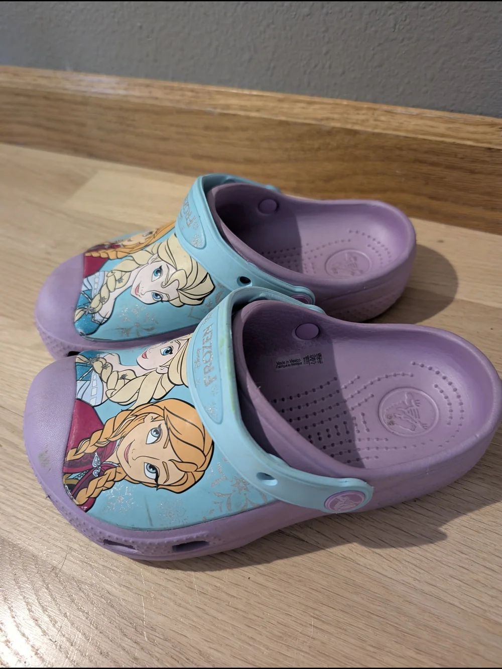 Disney Frozen Girls' Crocs Lavender - Picture 2 of 5